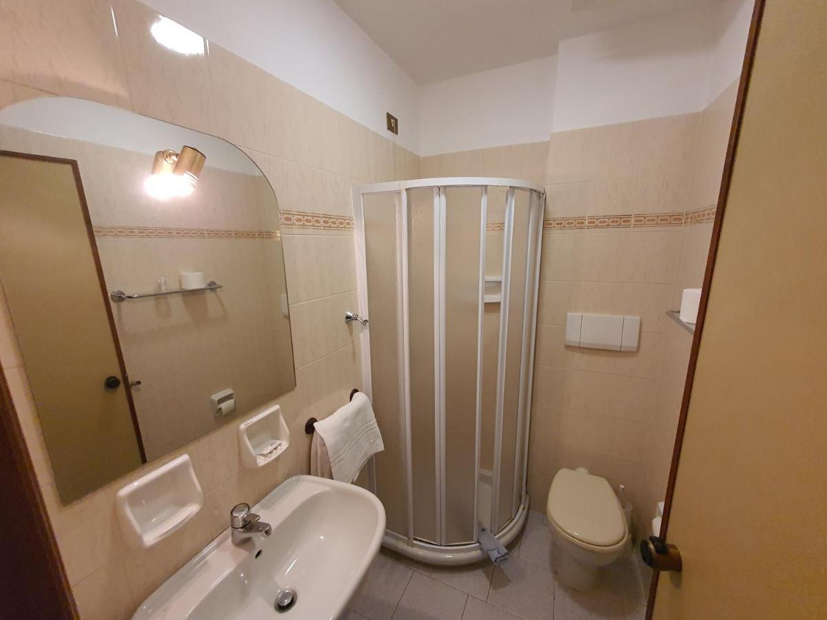 Suore Concezioniste Missionarie - Carmen Salles Roma Bed & Breakfast ภายนอก รูปภาพ