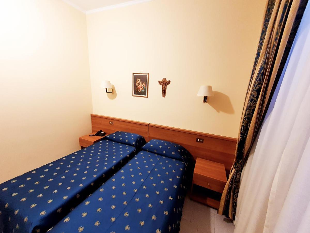 Suore Concezioniste Missionarie - Carmen Salles Roma Bed & Breakfast ภายนอก รูปภาพ