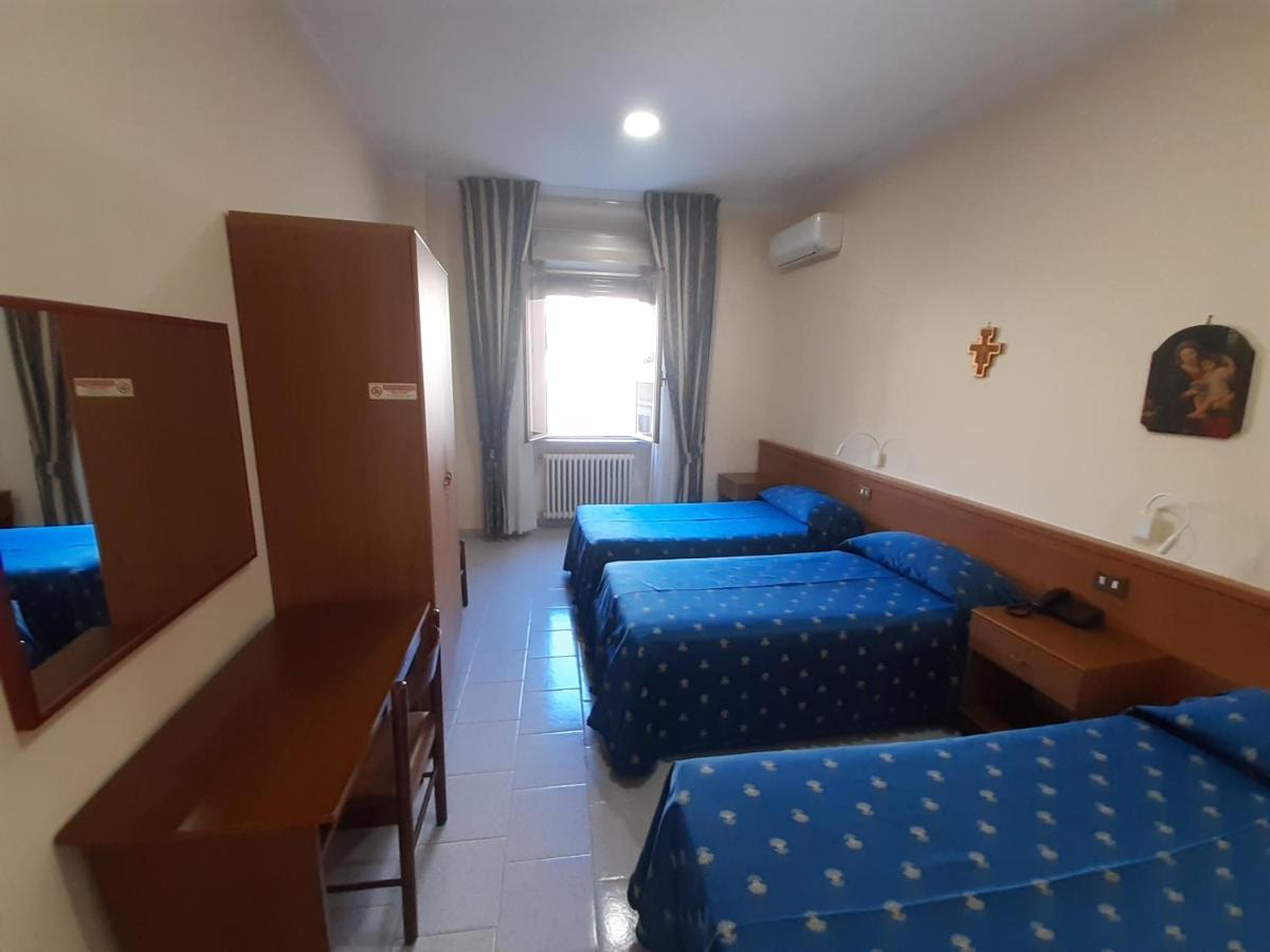 Suore Concezioniste Missionarie - Carmen Salles Roma Bed & Breakfast ภายนอก รูปภาพ
