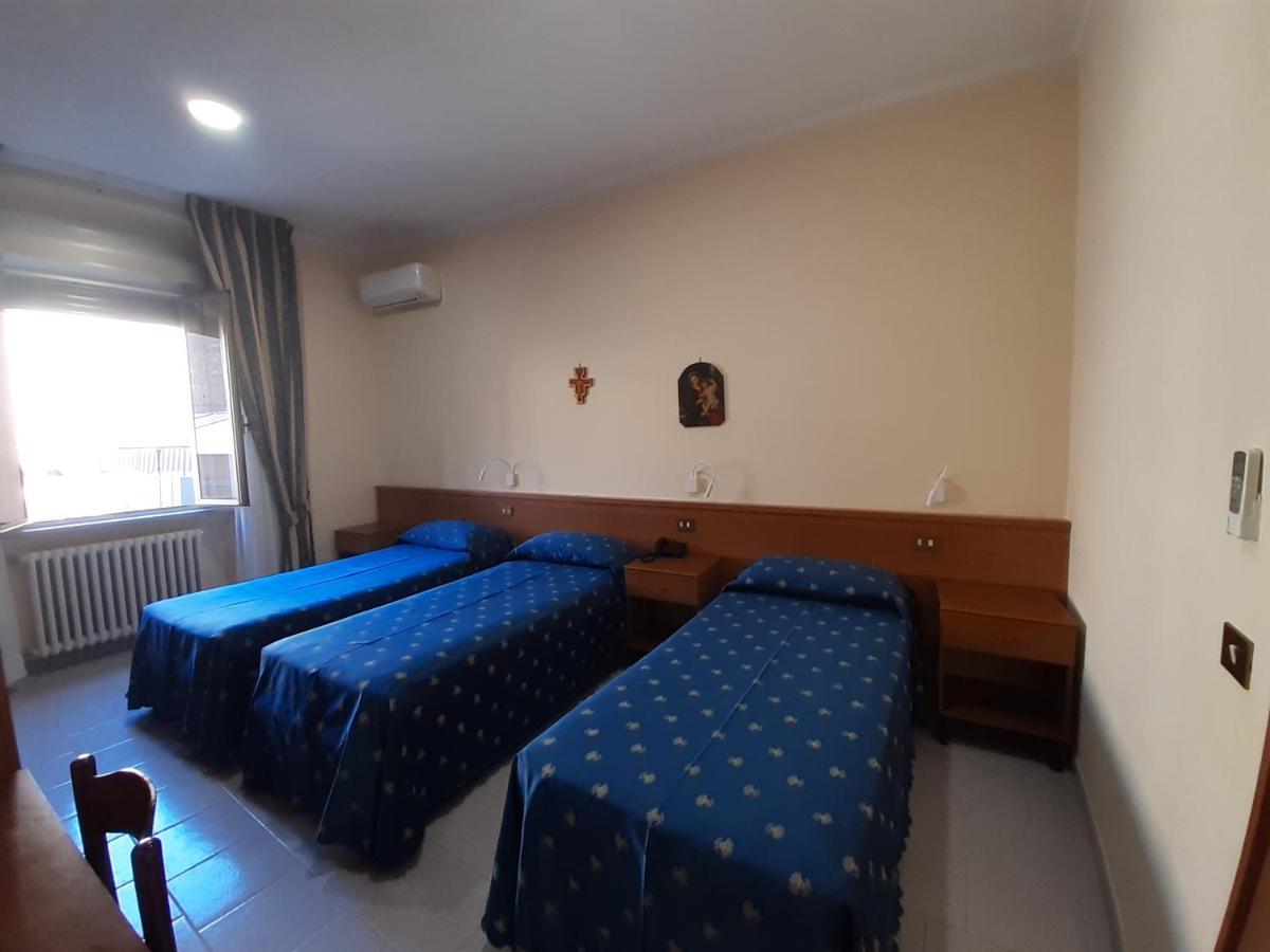 Suore Concezioniste Missionarie - Carmen Salles Roma Bed & Breakfast ภายนอก รูปภาพ