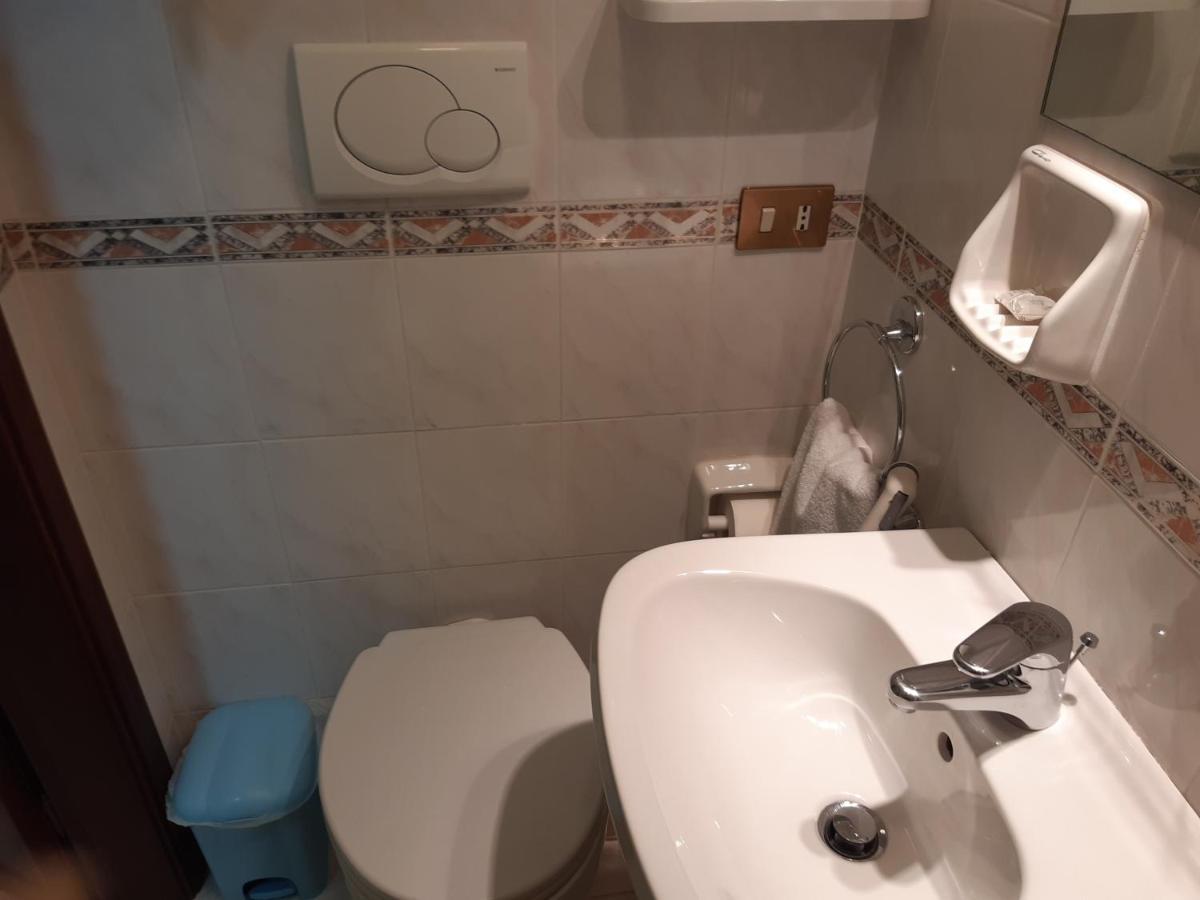 Suore Concezioniste Missionarie - Carmen Salles Roma Bed & Breakfast ภายนอก รูปภาพ